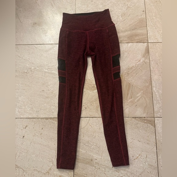 Beyond Yoga Red and Black Heather with Mesh Cutouts size Medium No pills or flaw - Picture 1 of 4